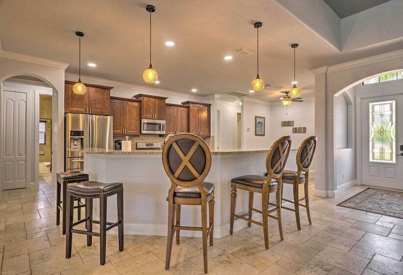 Private Pool & Grill: Canalfront Cape Coral Home