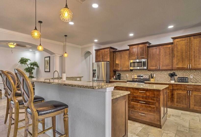 Private Pool & Grill: Canalfront Cape Coral Home