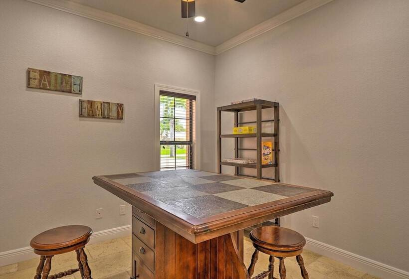 Private Pool & Grill: Canalfront Cape Coral Home