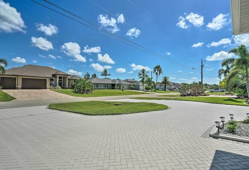 Canalfront Pool & Hot Tub: Home In Cape Coral