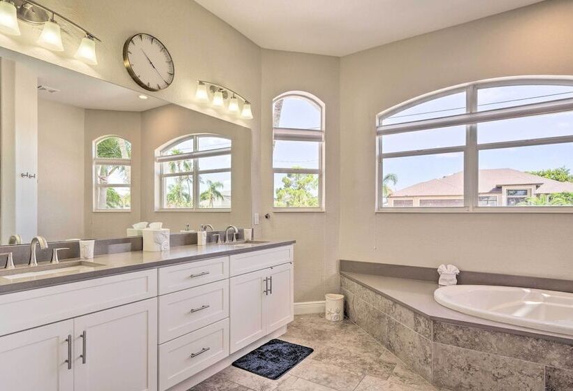 Canalfront Pool & Hot Tub: Home In Cape Coral