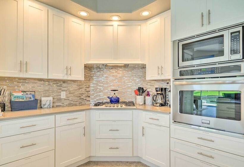 Canalfront Pool & Hot Tub: Home In Cape Coral