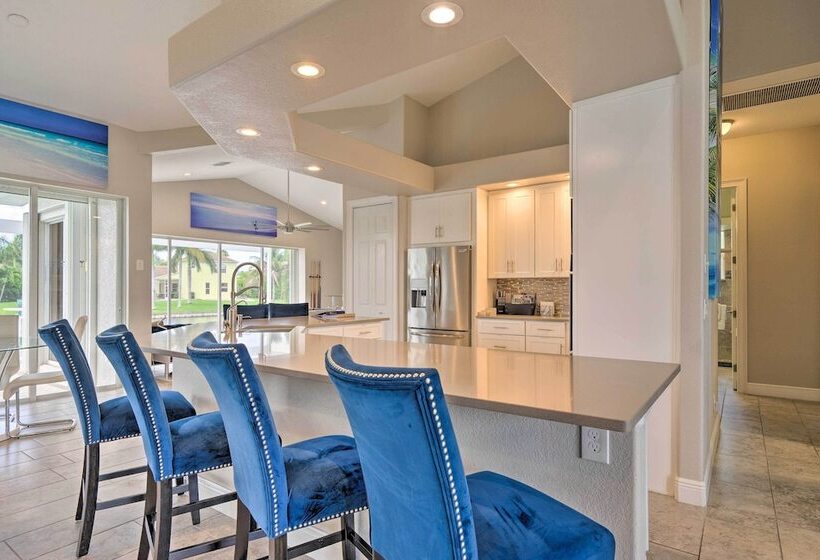 Canalfront Pool & Hot Tub: Home In Cape Coral