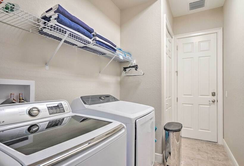 Canalfront Pool & Hot Tub: Home In Cape Coral