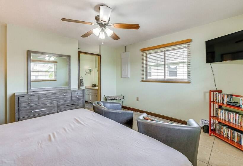 Canalfront Retreat W/ Heated Pool & Hot Tub!