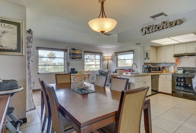 Canalfront Retreat W/ Heated Pool & Hot Tub!