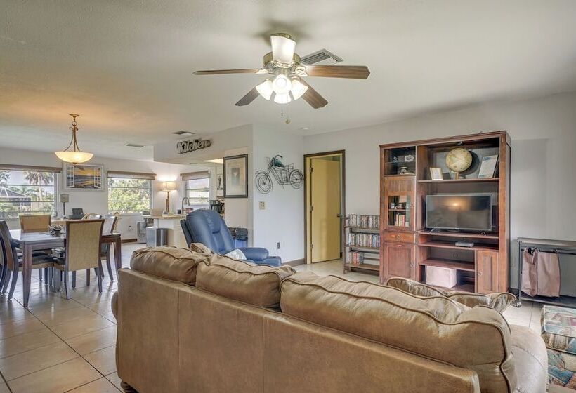 Canalfront Retreat W/ Heated Pool & Hot Tub!