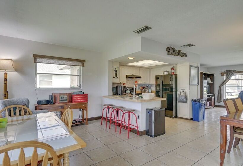 Canalfront Retreat W/ Heated Pool & Hot Tub!