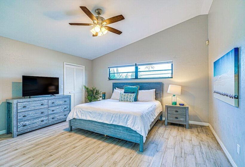 Cape Coral Home W/ Heated Pool, Dock & Gulf Access