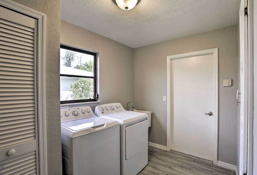 Cape Coral Home W/ Heated Pool, Dock & Gulf Access