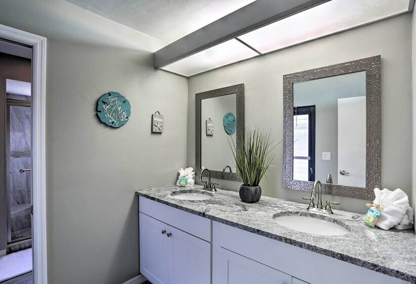 Cape Coral Home W/ Heated Pool, Dock & Gulf Access