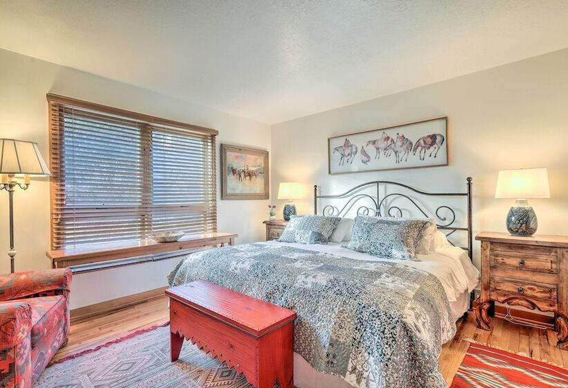 10 Mi To Santa Fe Plaza: Casita W/ Mtn View!