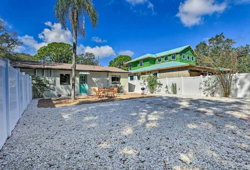 Central Gulfport Home < 1 Mi To The Beach!