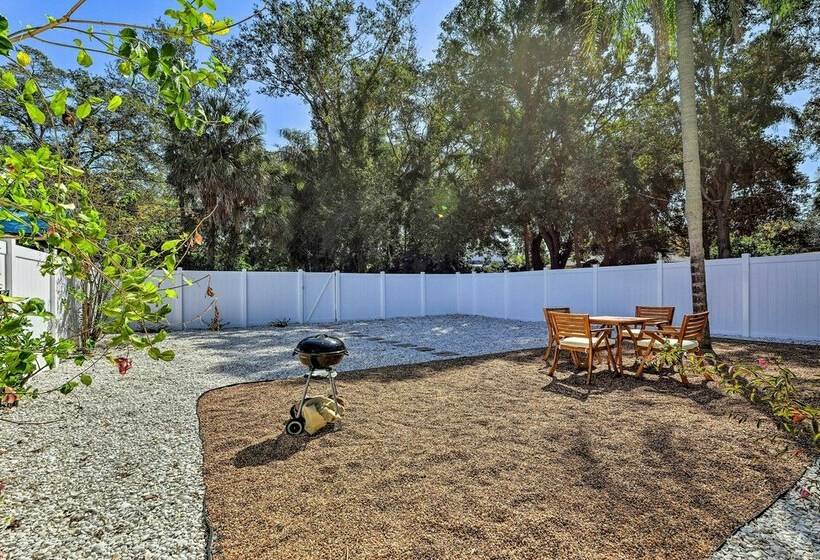 Central Gulfport Home < 1 Mi To The Beach!