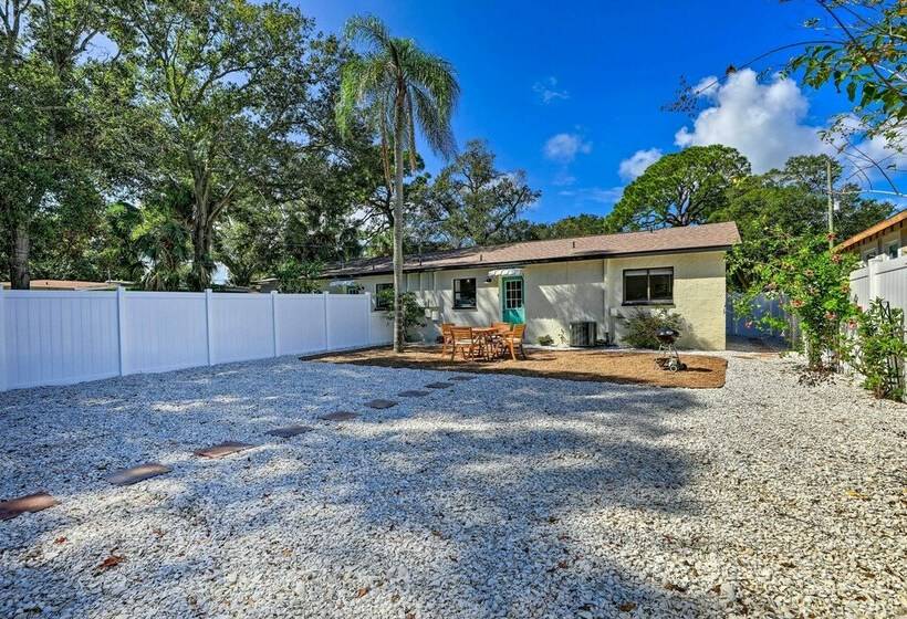 Central Gulfport Home < 1 Mi To The Beach!