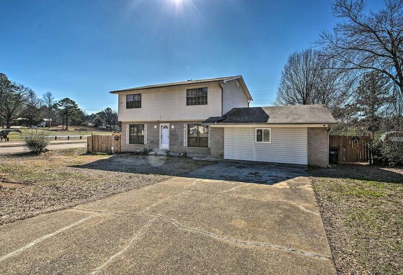 Central Hot Springs Family Home W/ Deck!