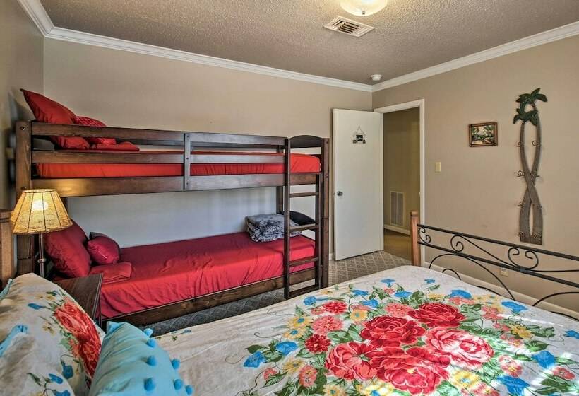 Central Hot Springs Family Home W/ Deck!