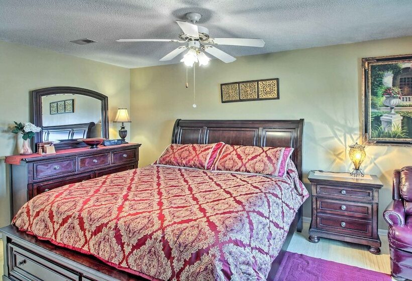 Central Kansas City Home < 3 Mi To Downtown!