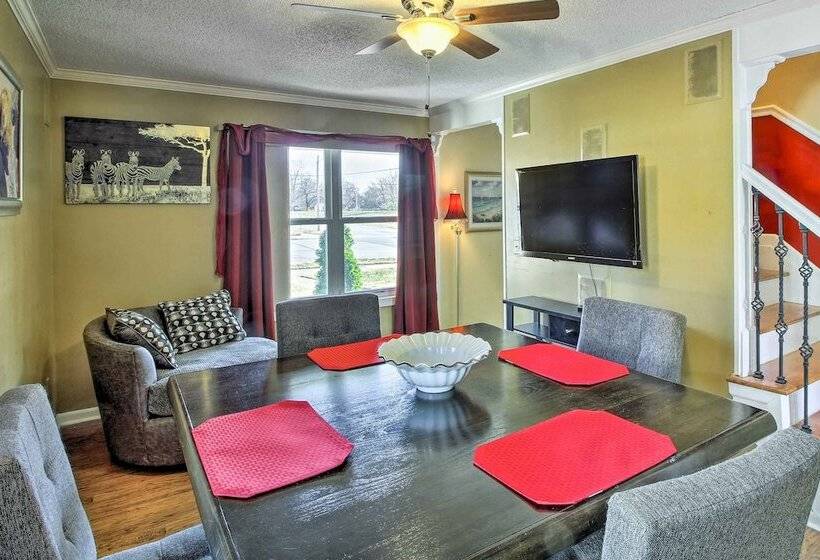 Central Kansas City Home < 3 Mi To Downtown!