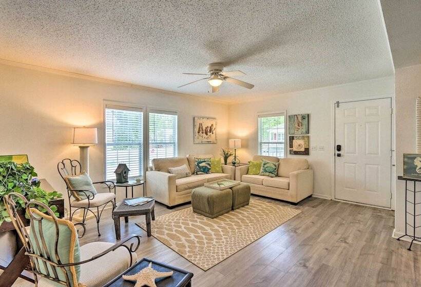 Patio & Gas Grill: Charming Bluffton Escape!