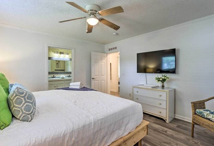 Patio & Gas Grill: Charming Bluffton Escape!