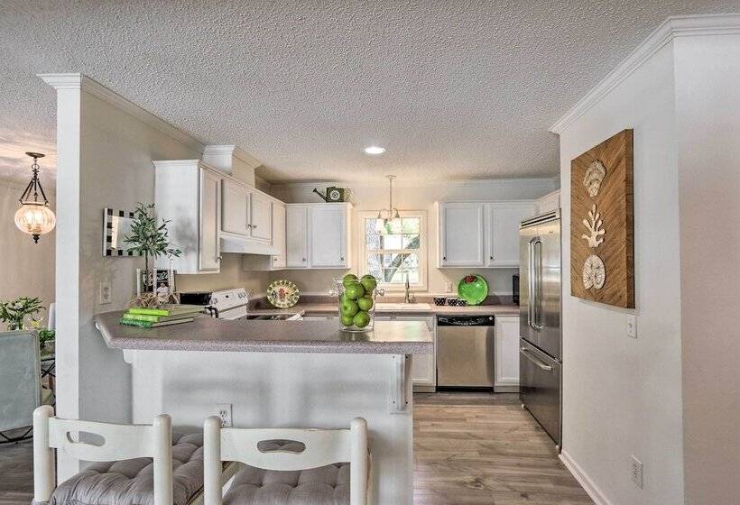 Patio & Gas Grill: Charming Bluffton Escape!