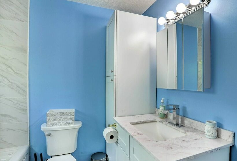 Charming Clearwater Escape ~ 6 Mi To Beach!