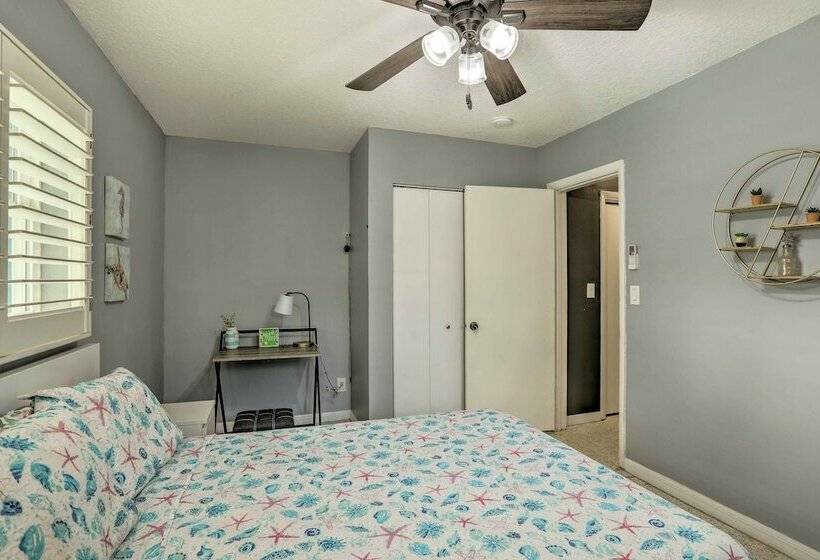 Charming Clearwater Escape ~ 6 Mi To Beach!