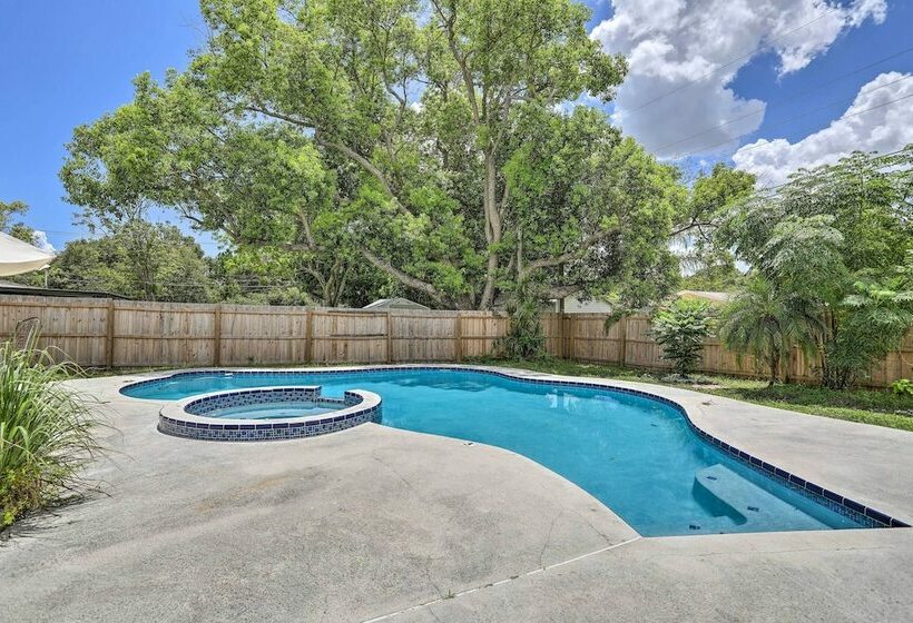 Charming Clearwater Escape ~ 6 Mi To Beach!