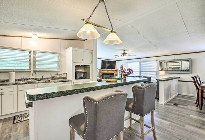 Charming Countryside Home W/ Covered Porch!