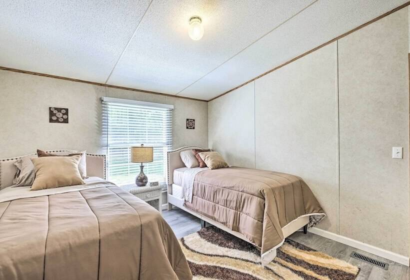 Charming Countryside Home W/ Covered Porch!