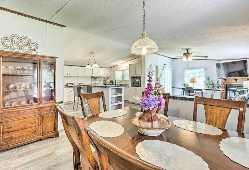 Charming Countryside Home W/ Covered Porch!