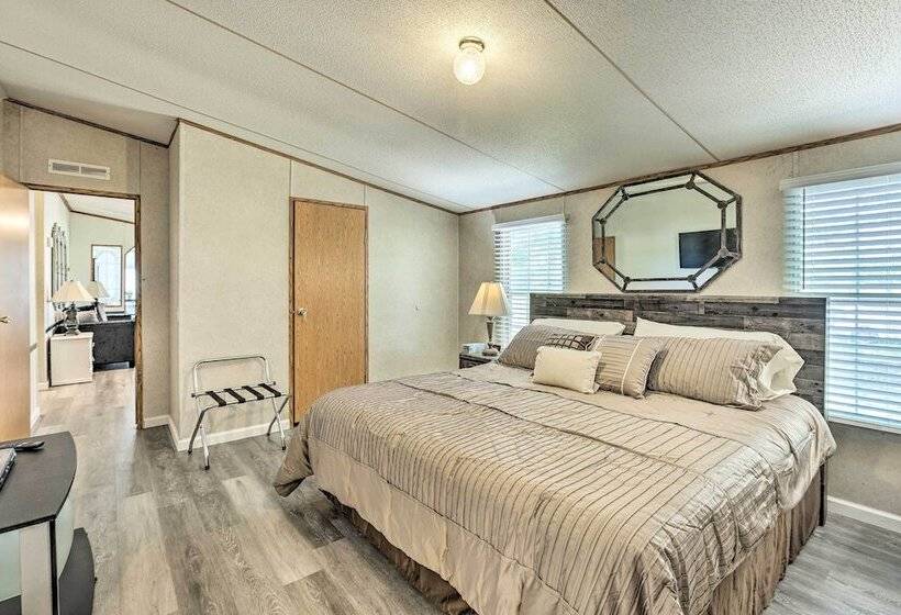 Charming Countryside Home W/ Covered Porch!