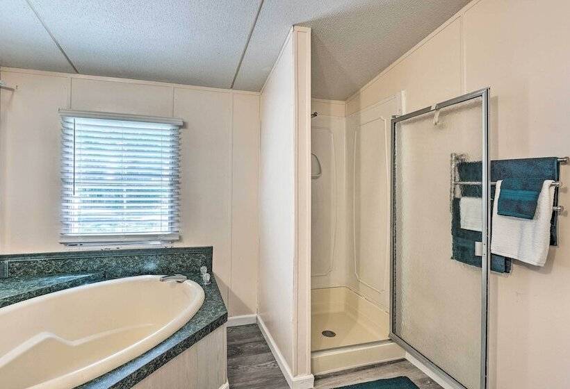 Charming Countryside Home W/ Covered Porch!