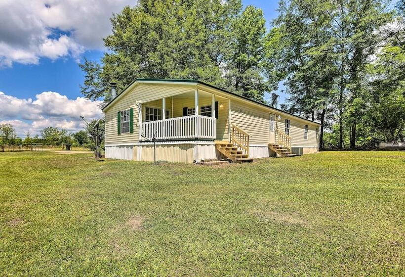 Charming Countryside Home W/ Covered Porch!