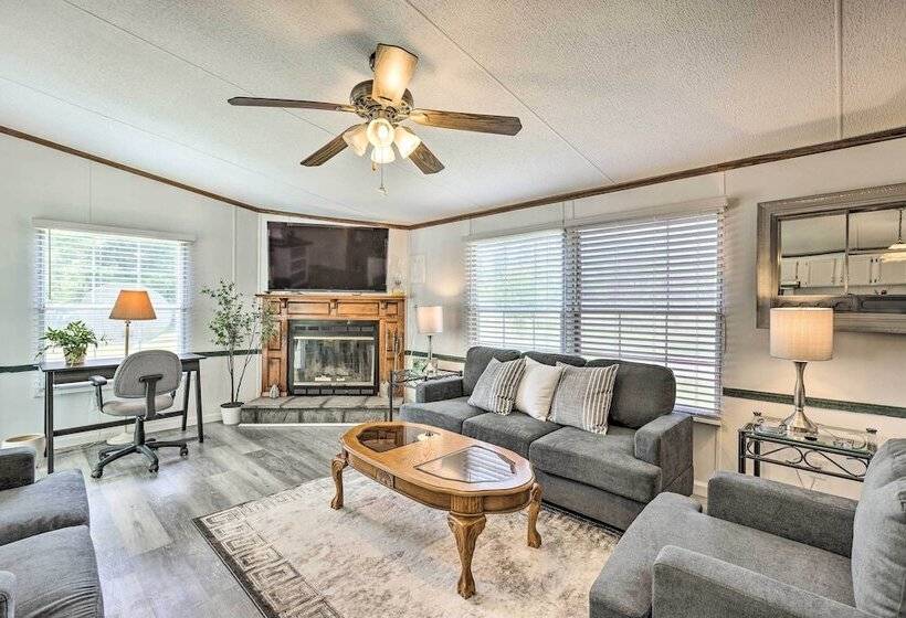 Charming Countryside Home W/ Covered Porch!