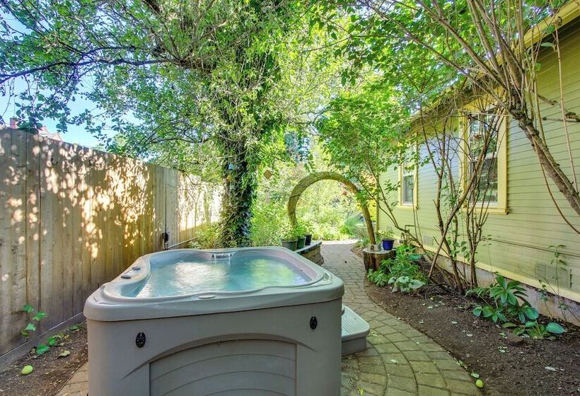 Charming Eugene Vacation Home: 1 Mi To Dtwn!