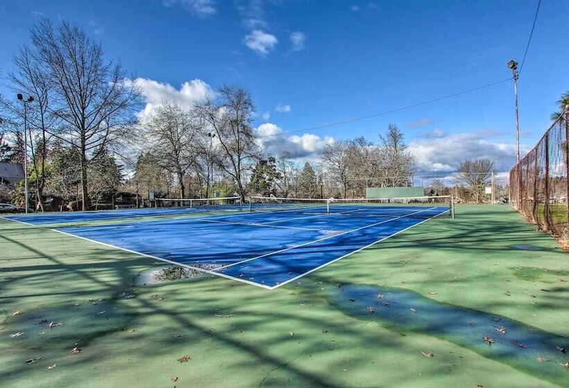 Charming Eugene Vacation Home: 1 Mi To Dtwn!