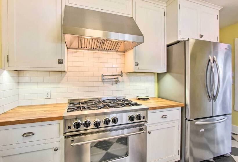 Charming Eugene Vacation Home: 1 Mi To Dtwn!