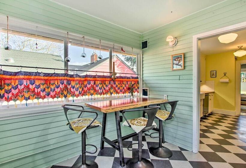 Charming Eugene Vacation Home: 1 Mi To Dtwn!