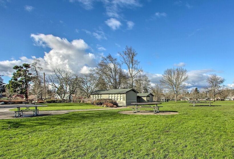 Charming Eugene Vacation Home: 1 Mi To Dtwn!