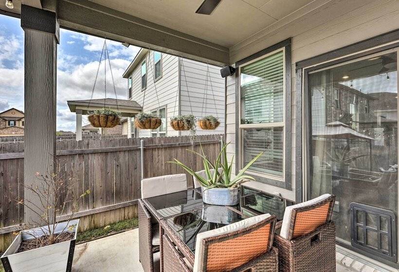 Charming Home Near Austin W/ Grill & Porch!