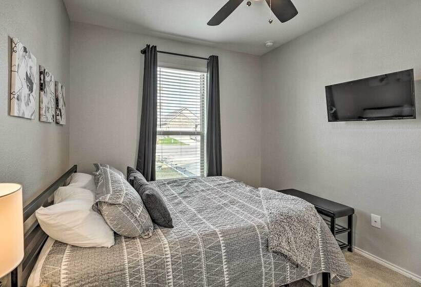 Charming Home Near Austin W/ Grill & Porch!