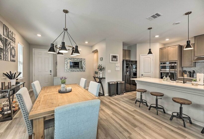 Charming Home Near Austin W/ Grill & Porch!