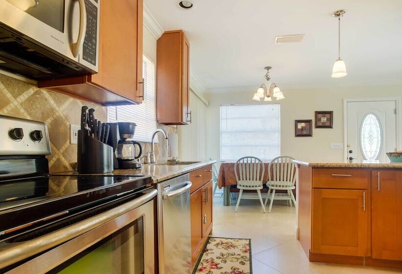 Charming Home W/ Patio Near Vanderbilt Beach