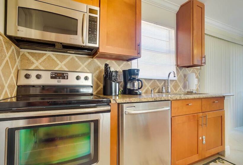 Charming Home W/ Patio Near Vanderbilt Beach