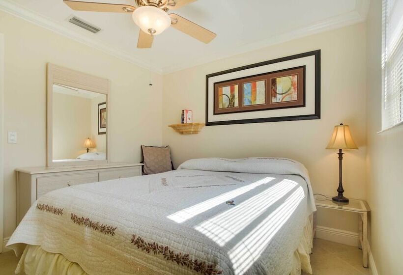 Charming Home W/ Patio Near Vanderbilt Beach