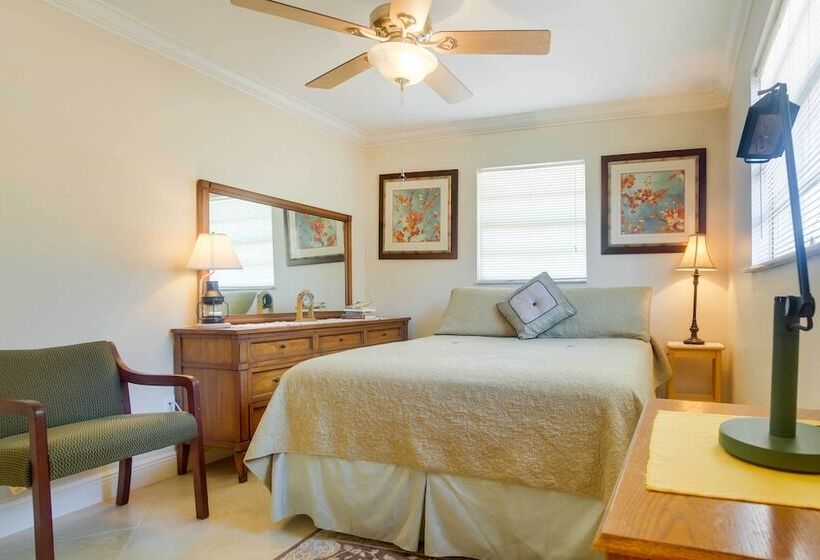 Charming Home W/ Patio Near Vanderbilt Beach