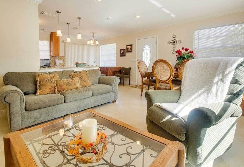 Charming Home W/ Patio Near Vanderbilt Beach