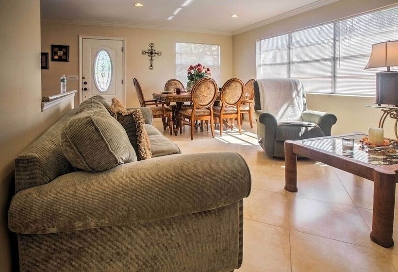 Charming Home W/ Patio Near Vanderbilt Beach